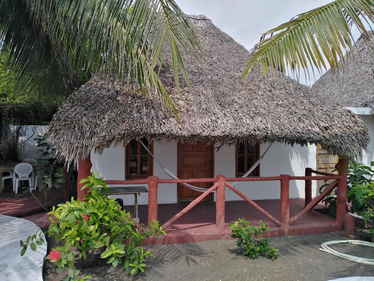 Bungalows Familiares Monterrico Eksteriør billede